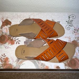 Barely worn GAP sandal Size 9